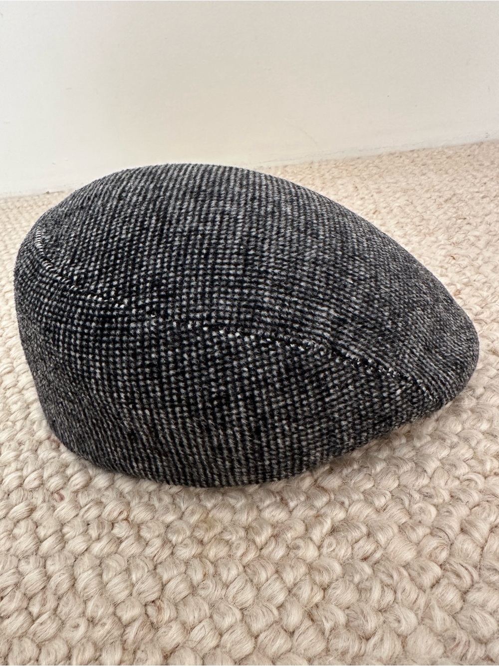 Classic Black Gray Tweed Flat Cap - Men's Accessory
